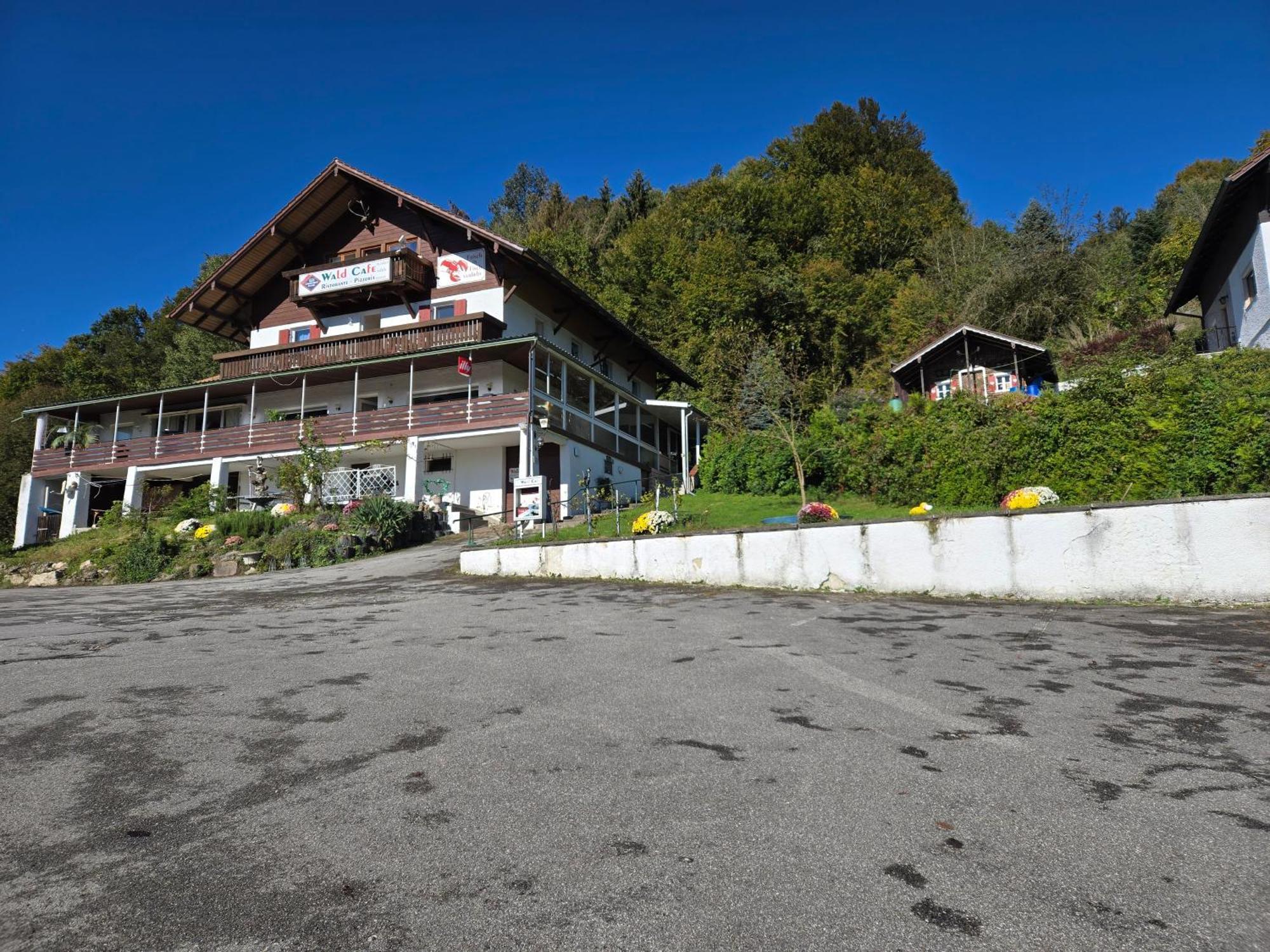 Wald Cafe Hotel Simbach am Inn Exterior photo