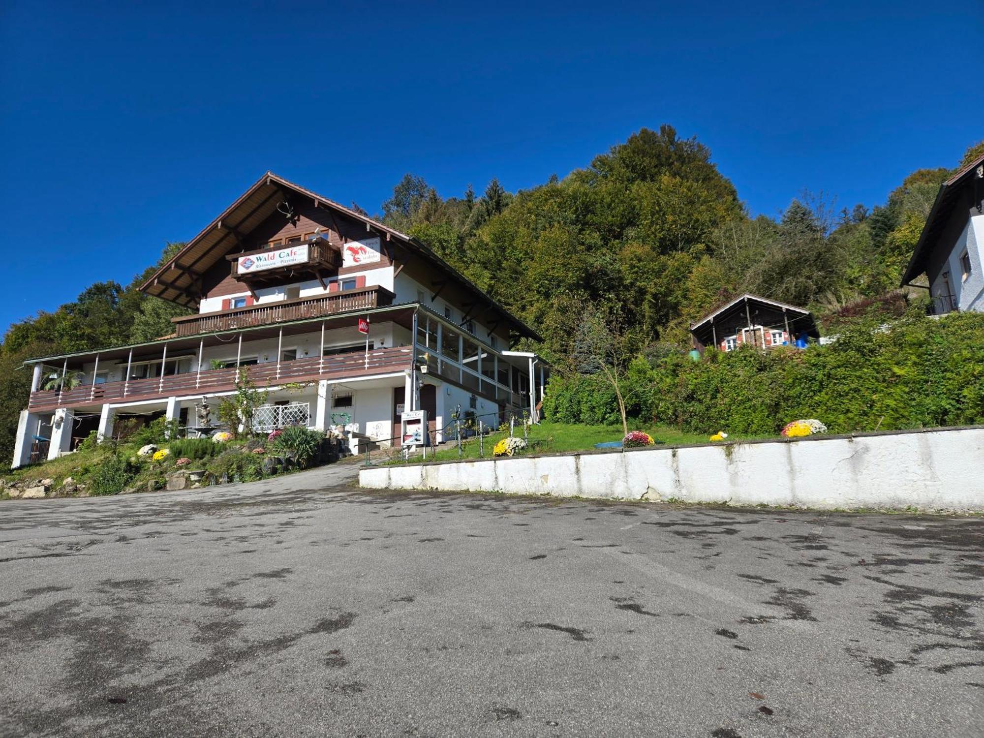 Wald Cafe Hotel Simbach am Inn Exterior photo